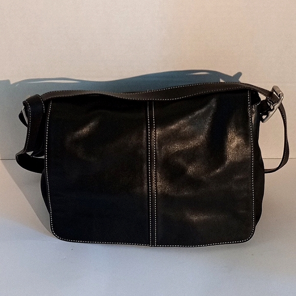 Coach Handbags - Vtg Coach flat top leather shoulder bag. Black
